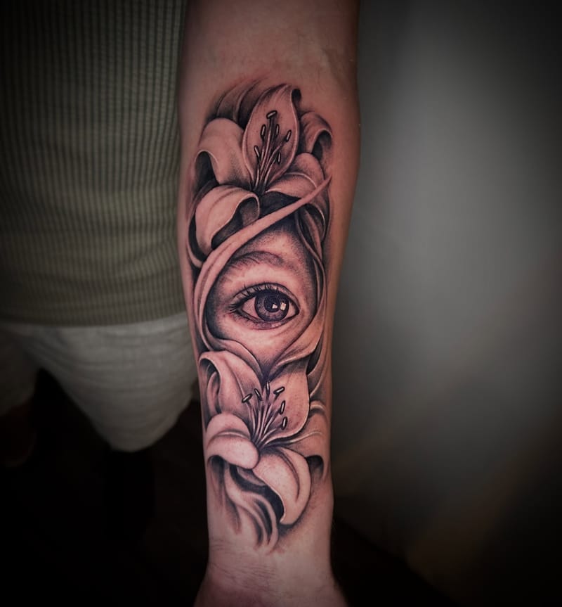Scarlet Shades Tattoo